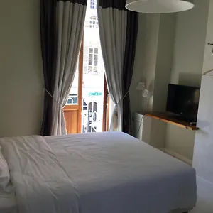 Bed & Breakfast With A Vue