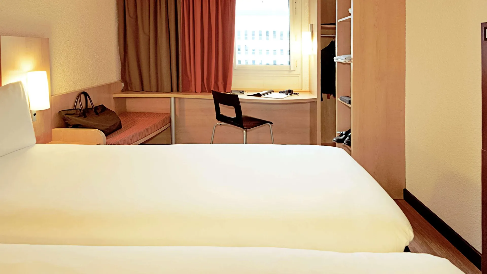 Отель Ibis Charleroi Centre Gare 3*,  Бельгия